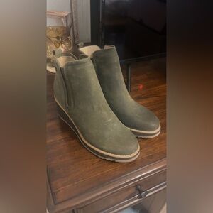 NWT Earth Women's Cleia Slip-On Round Toe Casual Wedge Booties SZ 8.5